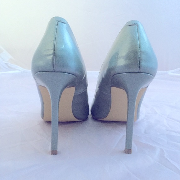 6.4 Shoemint Silver Stiletto Pumps - Picture 3 of 4